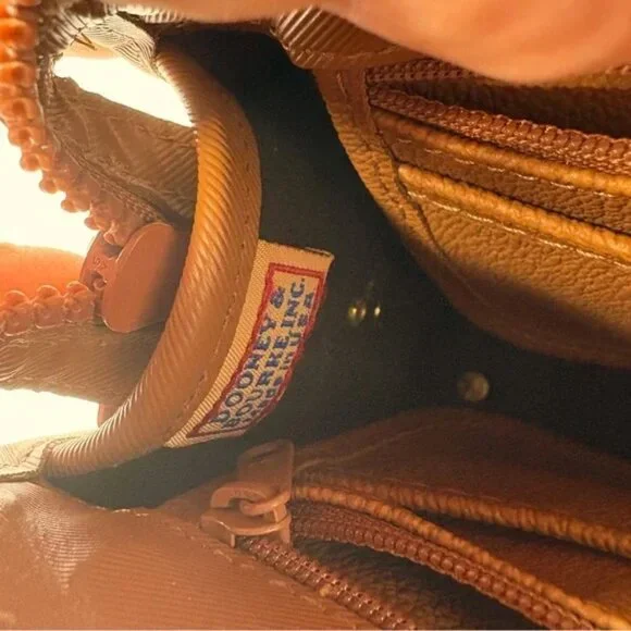 Dooney & Bourke Cabrio Leather Green/Brown Perforated Leather Crossbody Vintage - Picture 16 of 16